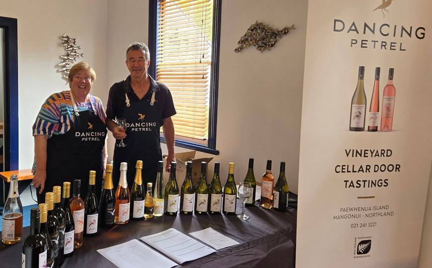 Dancing Petrel - Kim and Graham